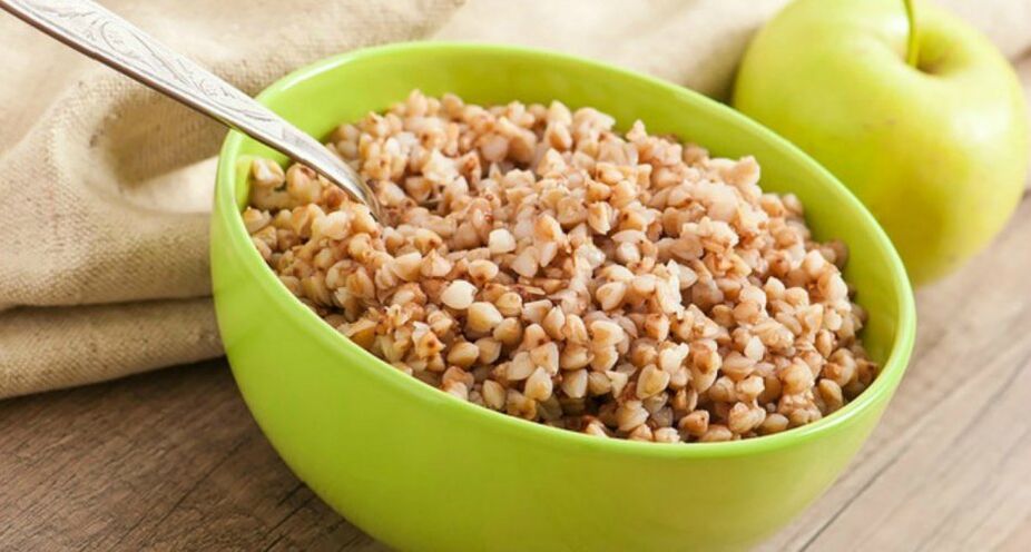 Buckwheat porridge with apples